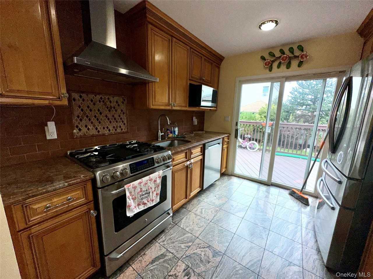 1316 Mcclure Ave - Photo 4 of 21