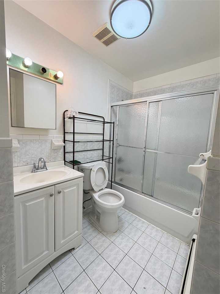 7929 153rd St 1st Fl - Photo 6 of 8