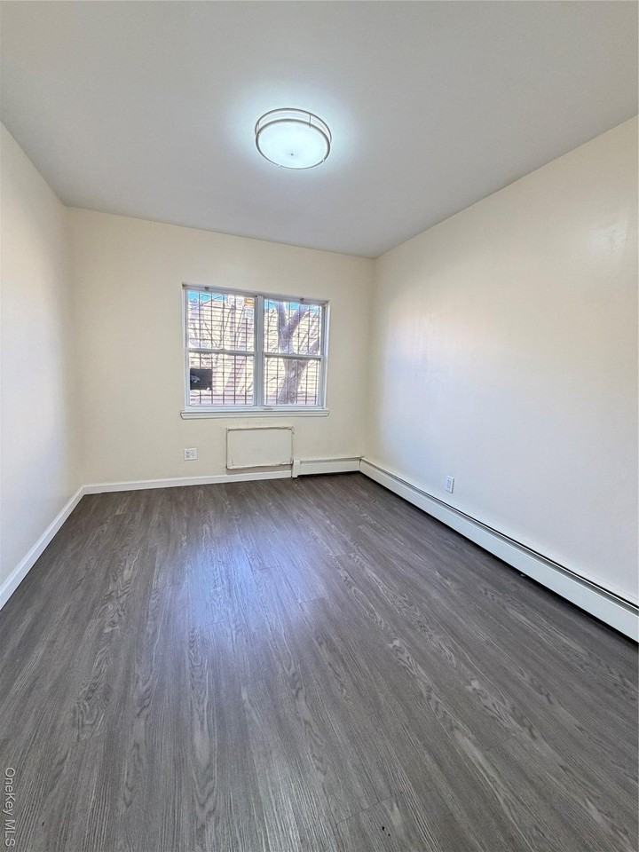 7929 153rd St 1st Fl - Photo 7 of 8