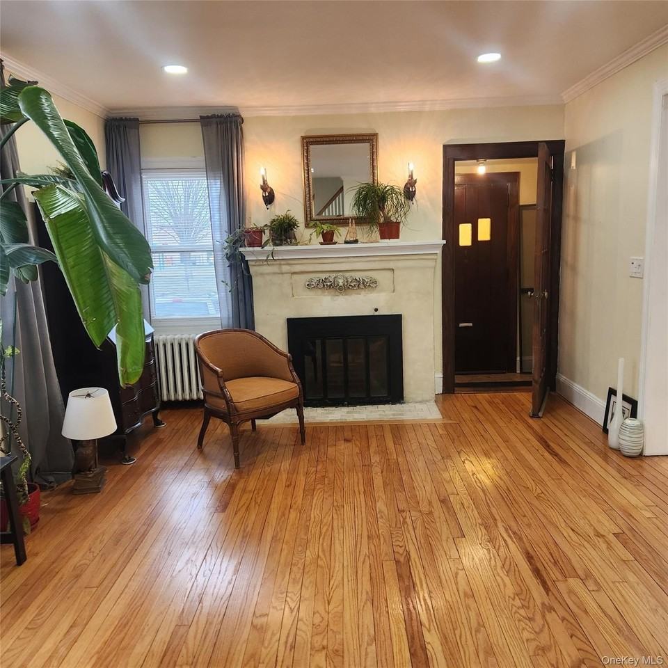 71 Davis St - Photo 3 of 16