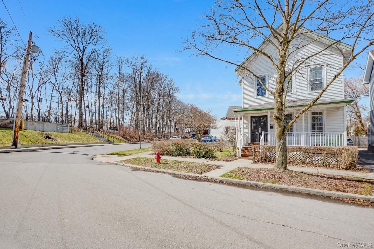 27 Orchard Pl - Photo 2 of 25