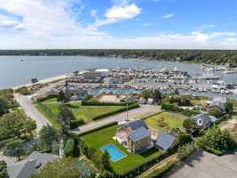 featured image of 10 Sagamore Rd