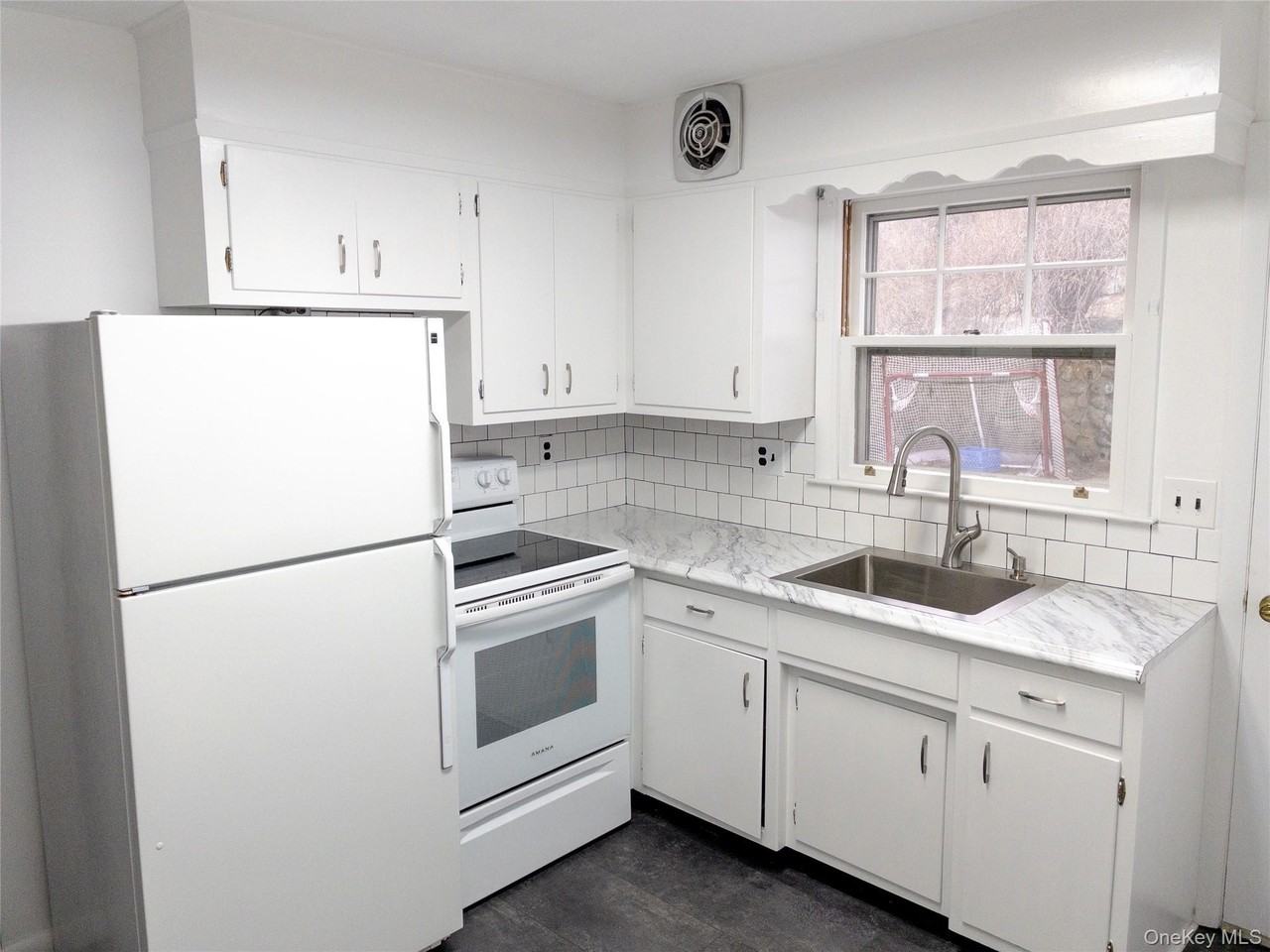 122 Titicus Rd - Photo 2 of 8