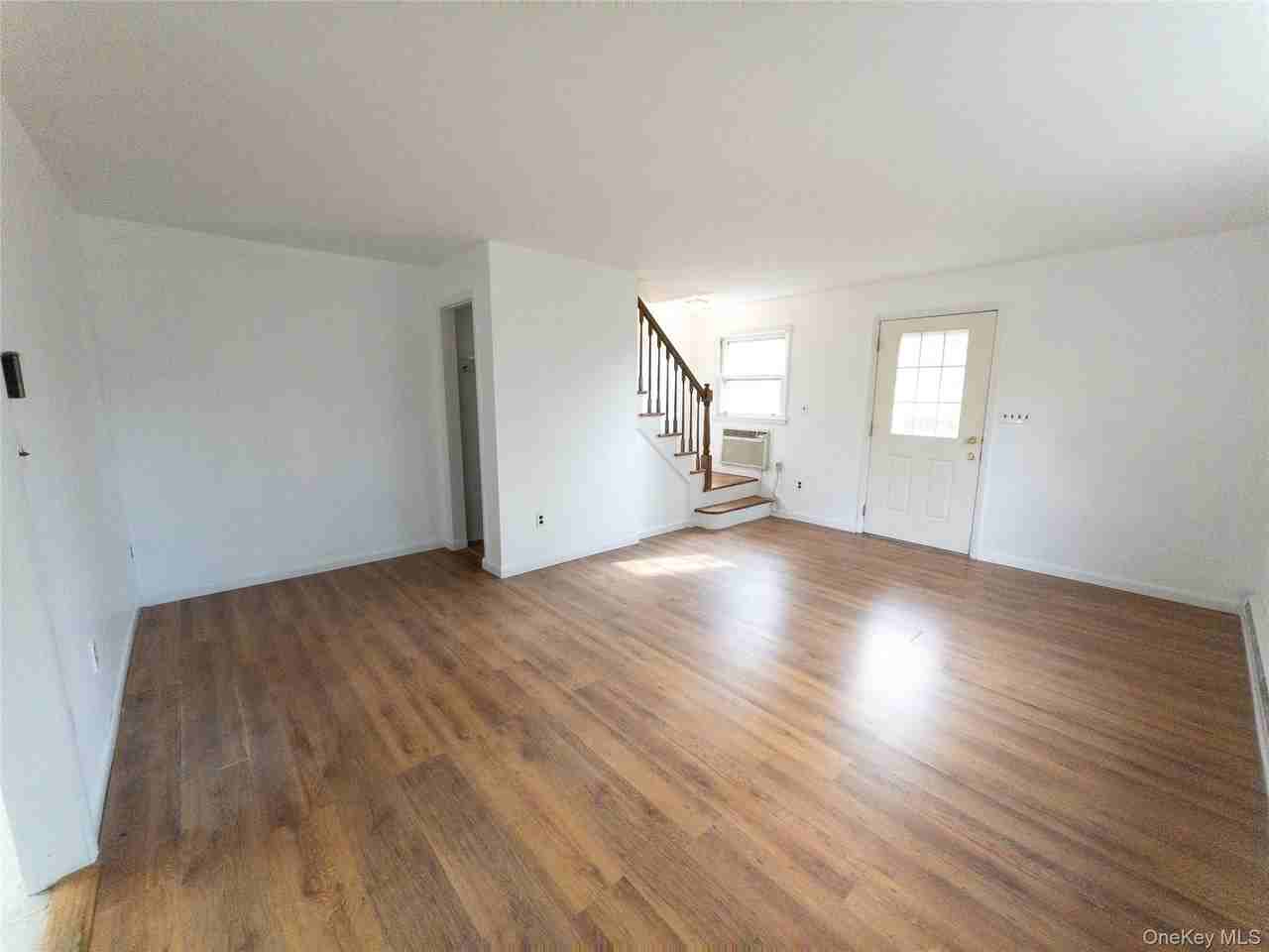 122 Titicus Rd - Photo 4 of 8