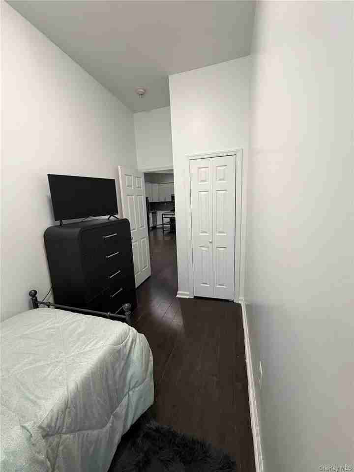 509 E 183rd St - Photo 3 of 19