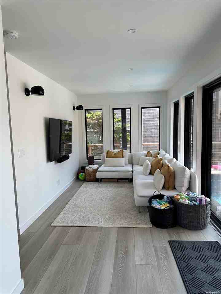 35 Huron St - Photo 4 of 11