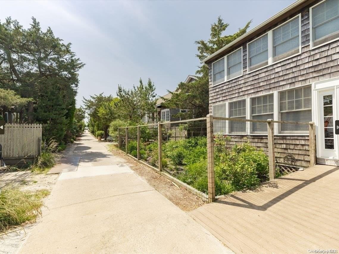 993 Surfview Walk - Photo 2 of 11