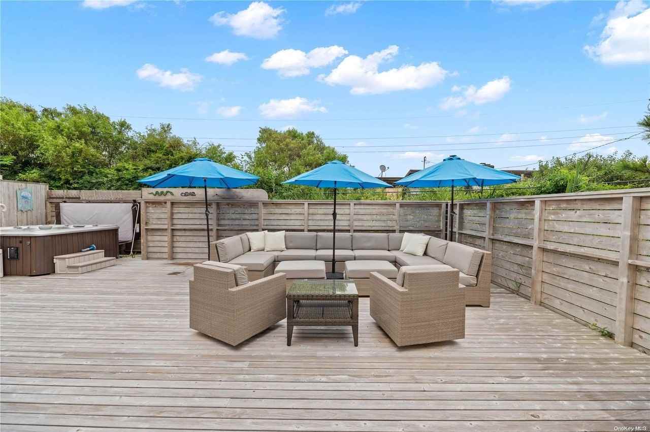 32 West Walk - Photo 3 of 22