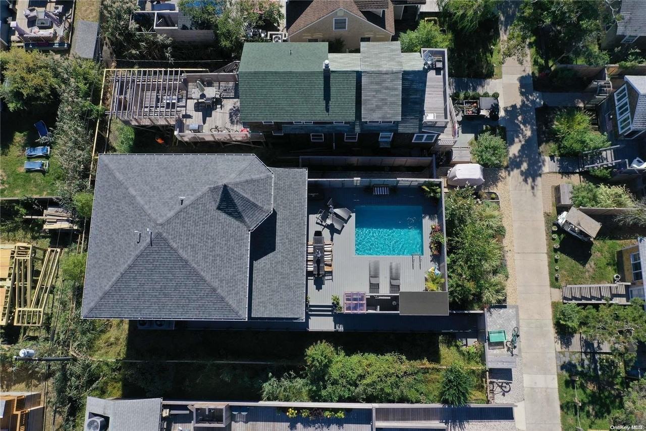 181 Wilmot Rd - Photo 5 of 28