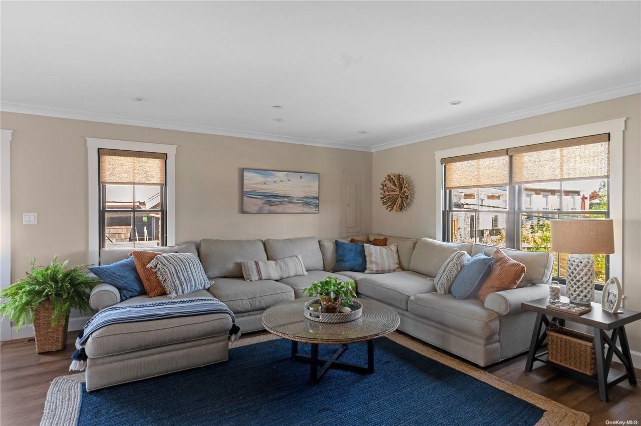 181 Wilmot Rd - Photo 7 of 28