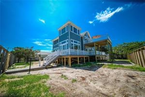 featured image of 100 E Lighthouse Walk
