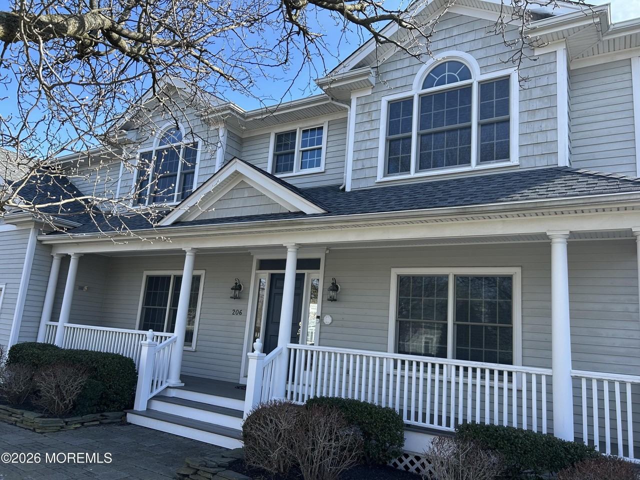 206 Pointe Dr - Photo 2 of 27