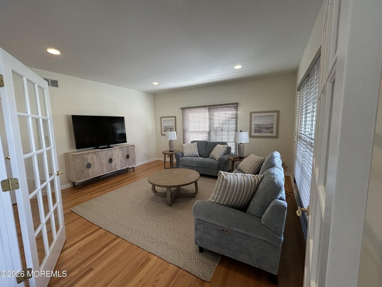 206 Pointe Dr - Photo 4 of 27