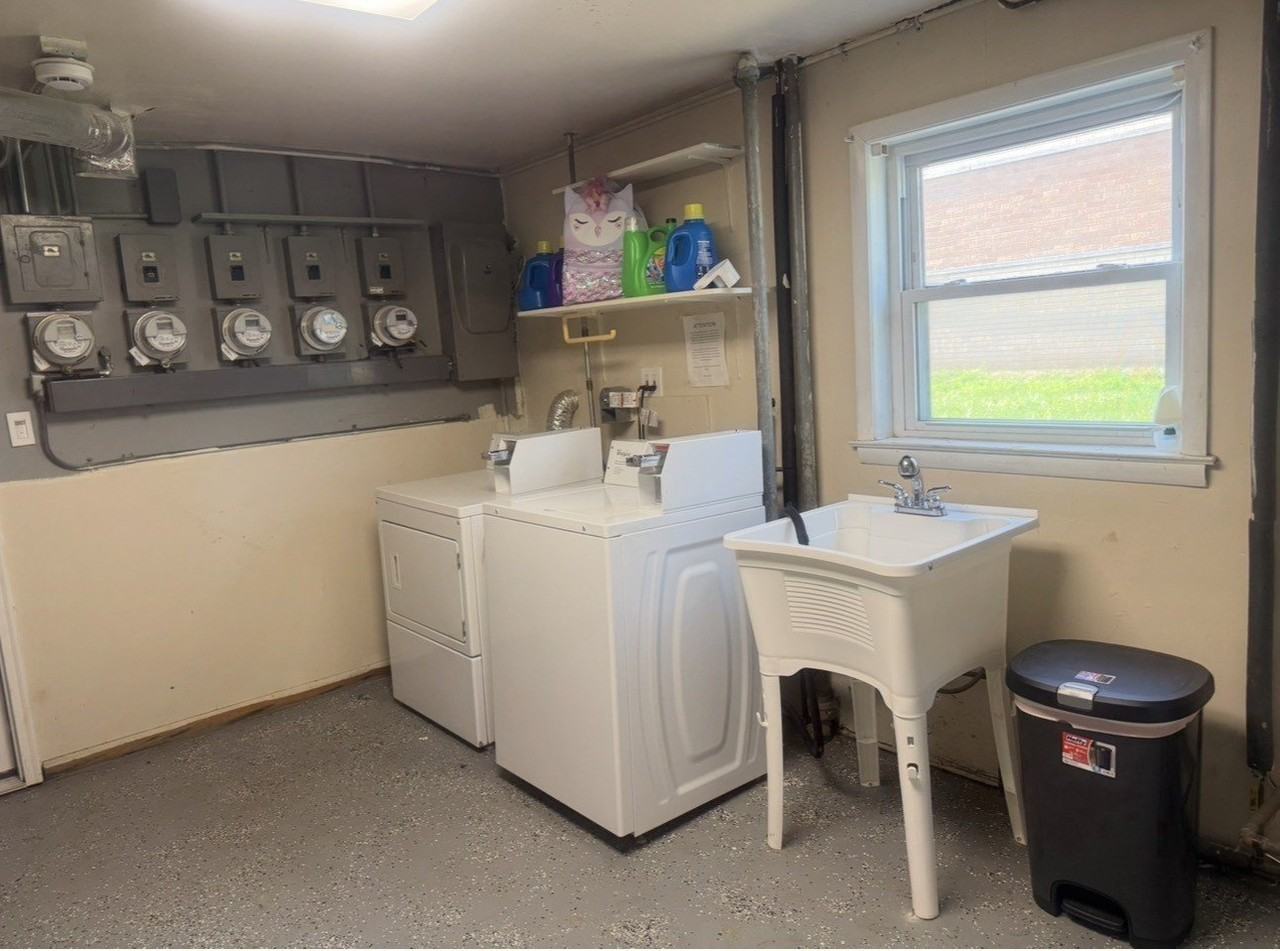 18446 Torrence Ave Apt 2e - Photo 3 of 7