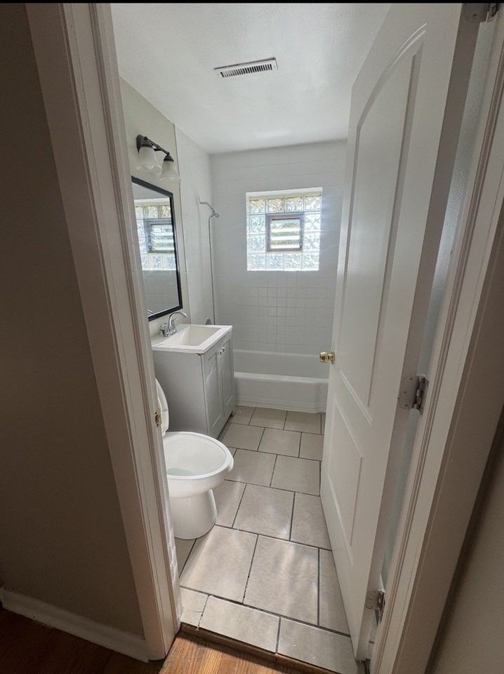 18446 Torrence Ave Apt 2e - Photo 5 of 7