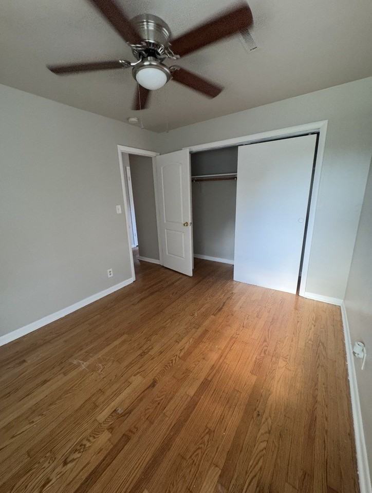 18446 Torrence Ave Apt 2e - Photo 6 of 7