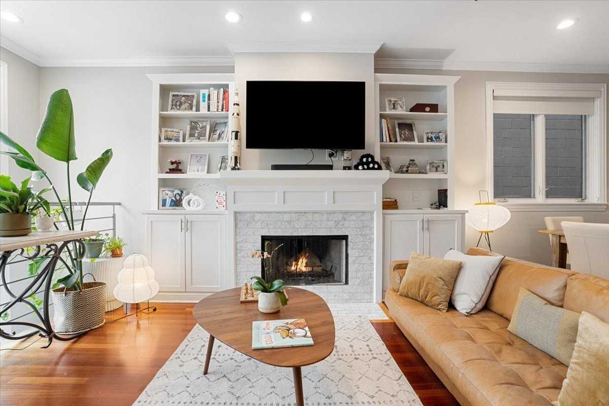 1018 N Hermitage Ave Apt 1 - Photo 3 of 32