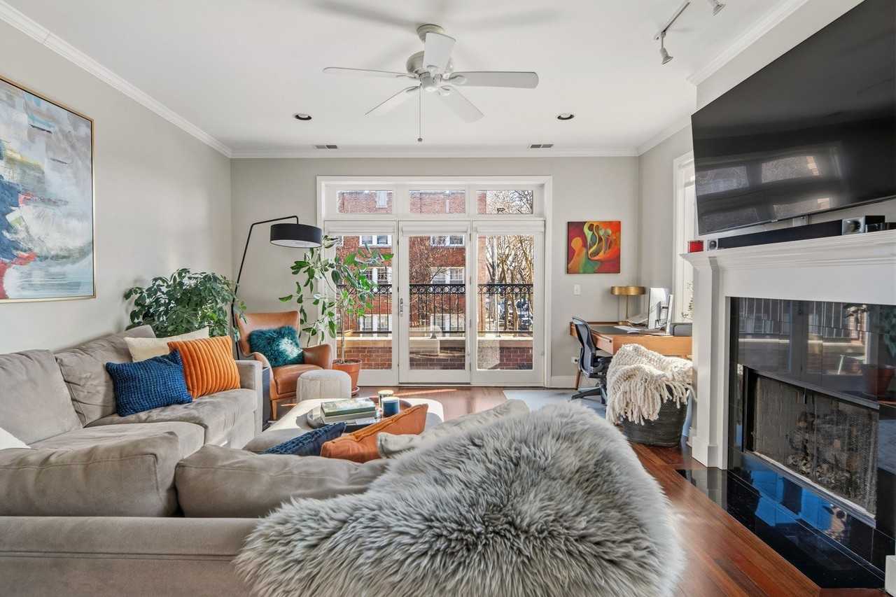 1836 W Foster Ave Unit 2 - Photo 3 of 20