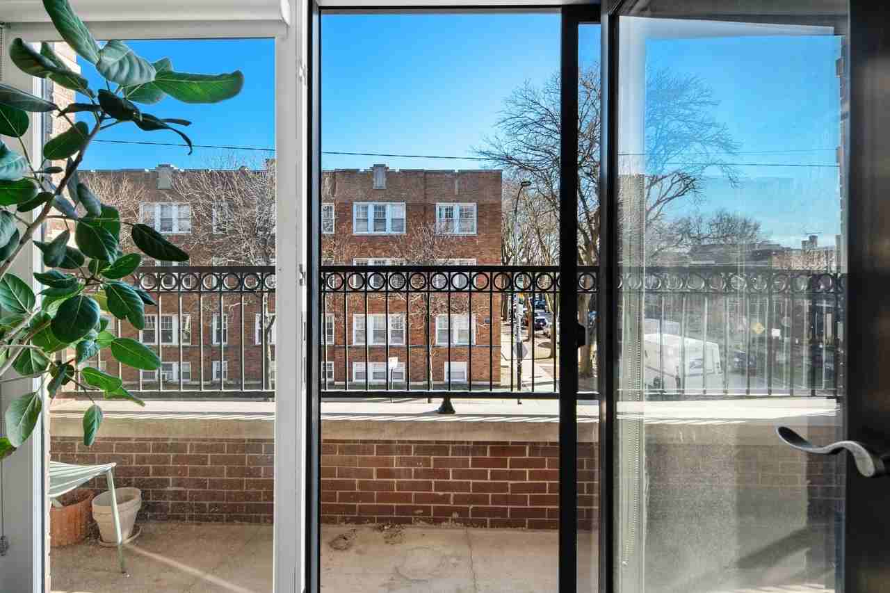 1836 W Foster Ave Unit 2 - Photo 5 of 20