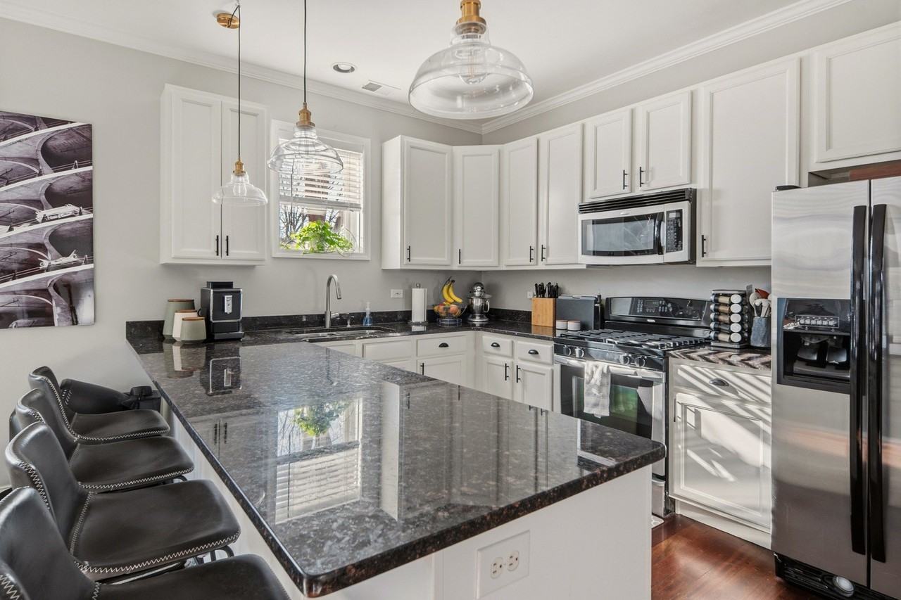 1836 W Foster Ave Unit 2 - Photo 7 of 20