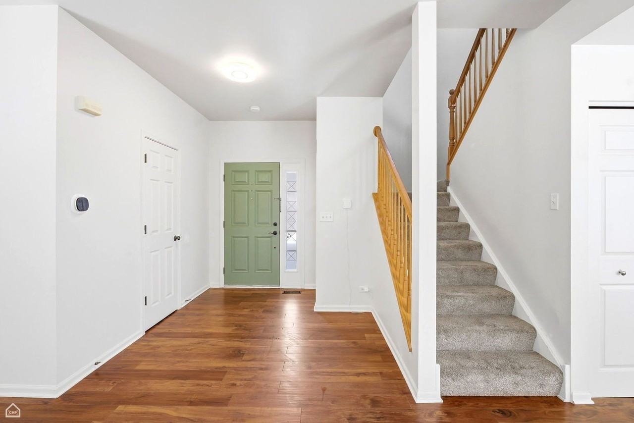 487 W Hamlin Ln - Photo 2 of 18