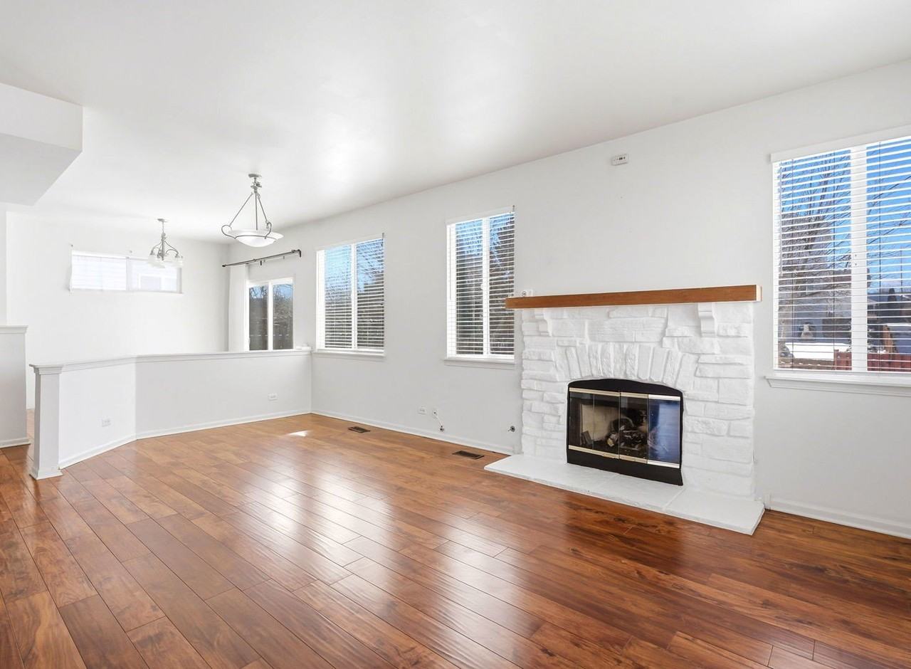 487 W Hamlin Ln - Photo 3 of 18