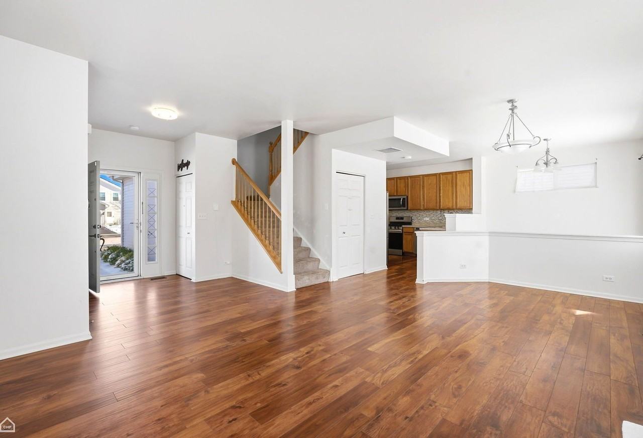 487 W Hamlin Ln - Photo 4 of 18