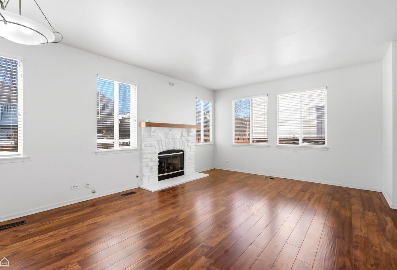 487 W Hamlin Ln - Photo 5 of 18