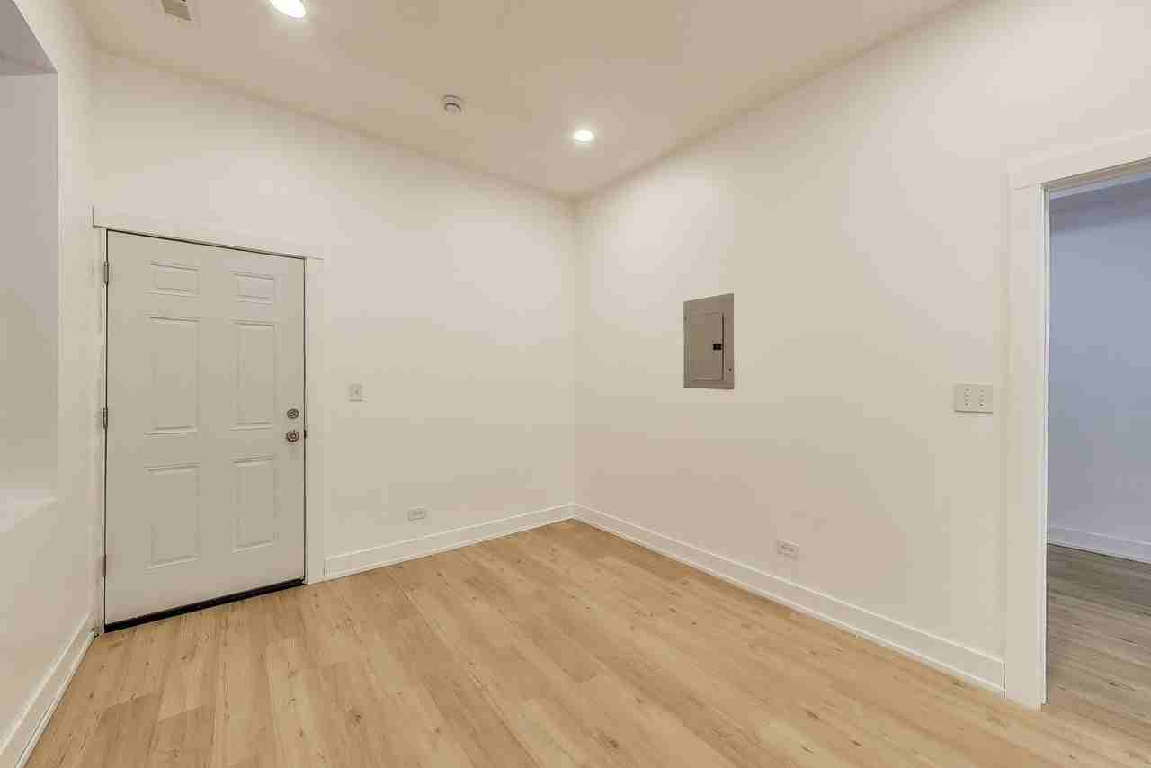 1908 W 48th St Unit 1r - Photo 2 of 17