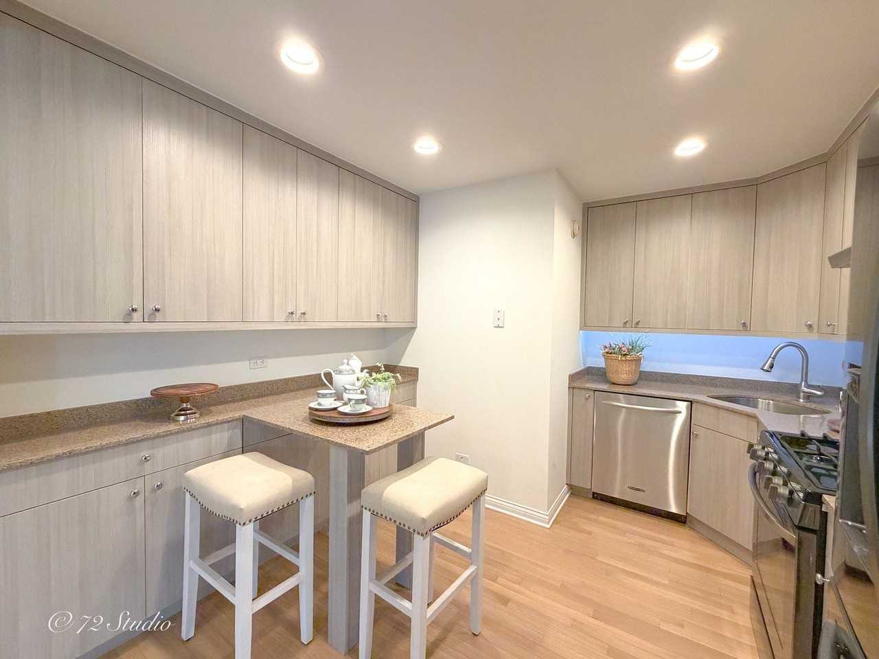 5 Echo Ct Apt 12 - Photo 6 of 38