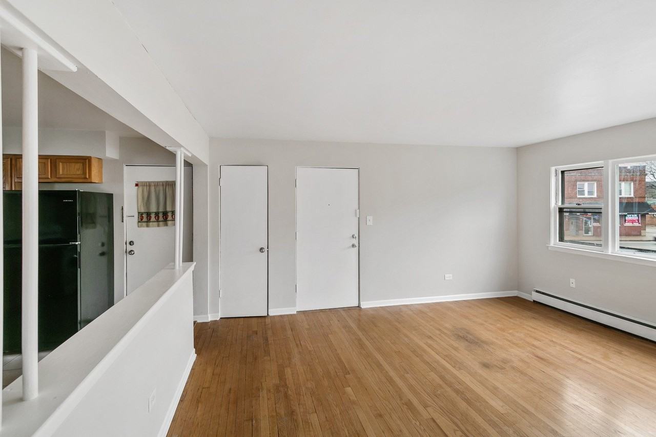 805 N 22nd Ave #1 - Photo 5 of 9