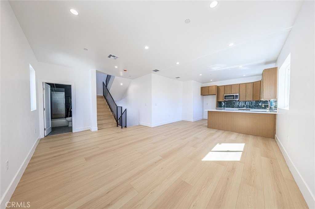 2426 S West View St #A - Photo 3 of 30