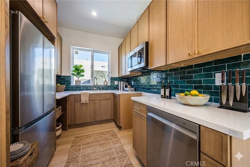 2426 S West View St #B - Photo 3 of 31