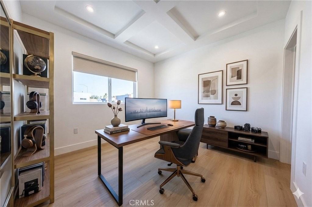 2426 S West View St #B - Photo 5 of 31