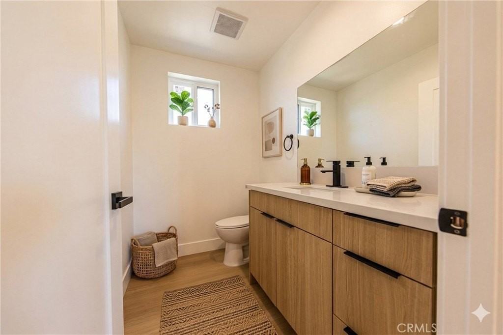 2426 S West View St #B - Photo 6 of 31