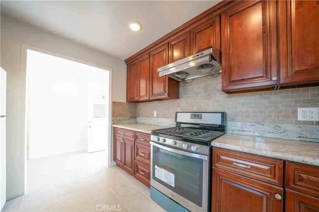 517 N Soldano Ave - Photo 5 of 24