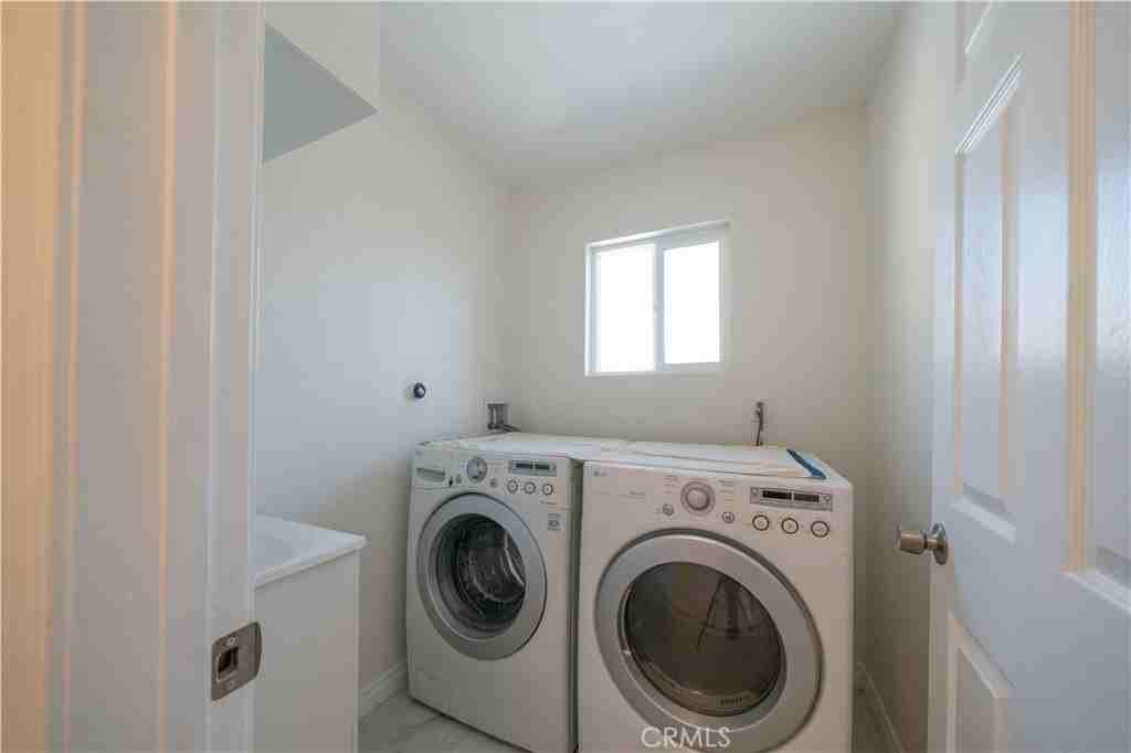 517 N Soldano Ave - Photo 7 of 24