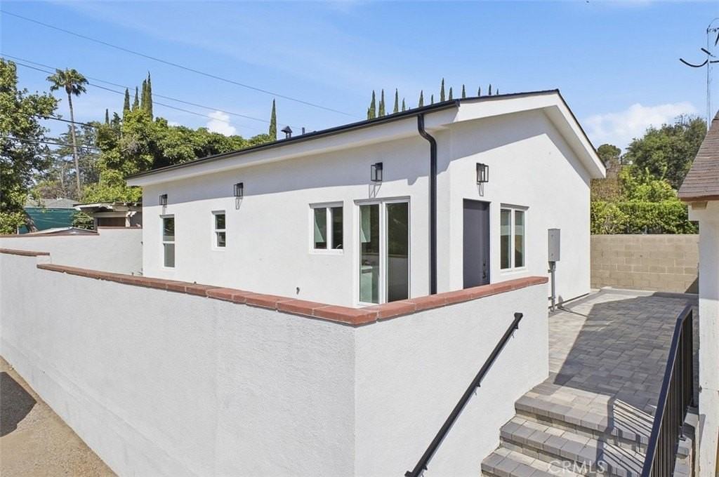 1431 Montgomery Ave #A - Photo 2 of 15