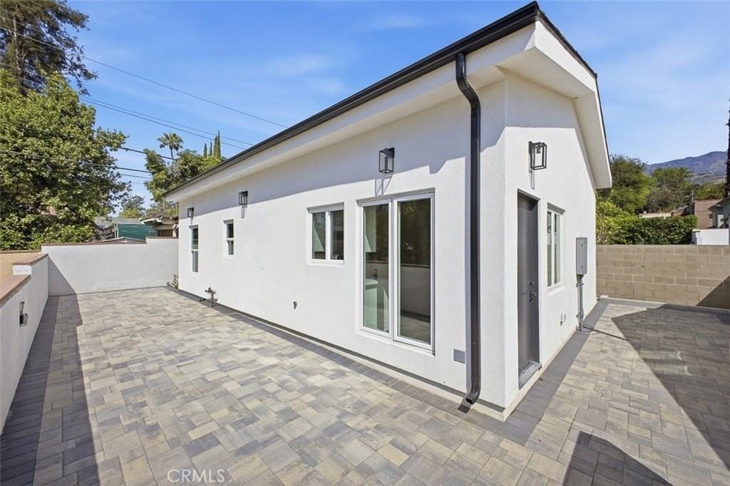 1431 Montgomery Ave #A - Photo 3 of 15