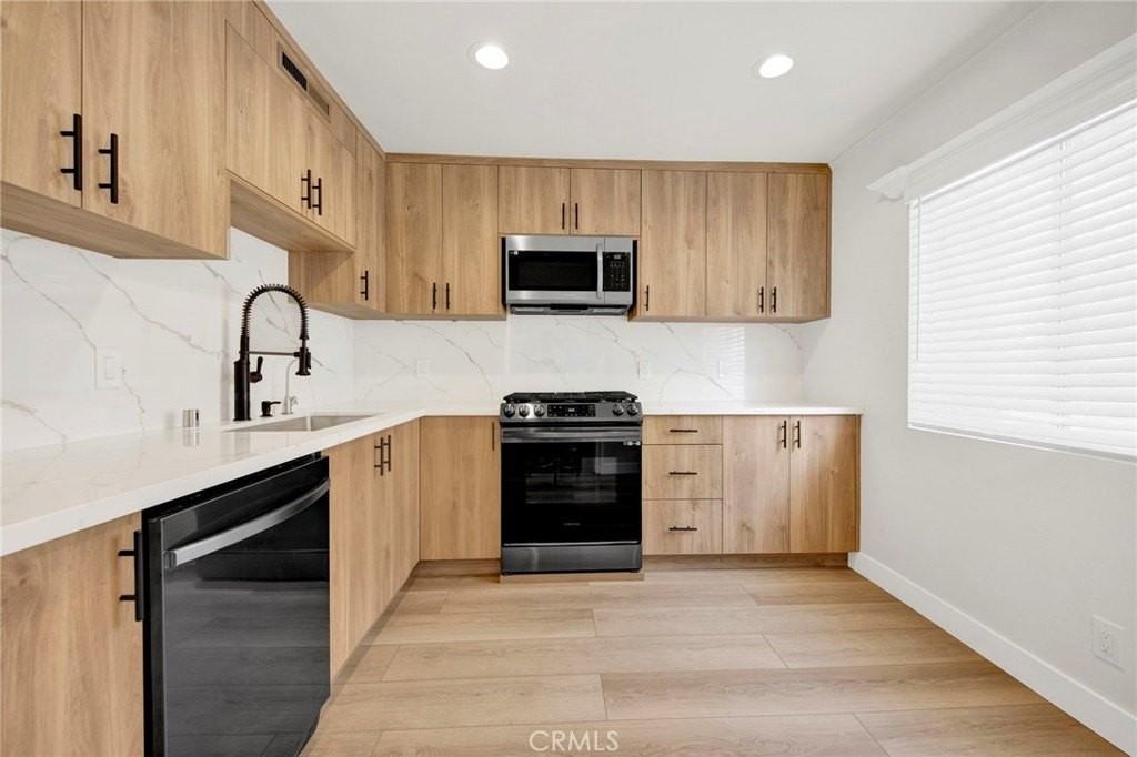 9728 Via Roma - Photo 5 of 27