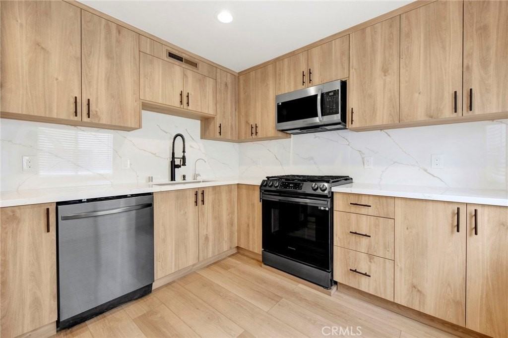 9728 Via Roma - Photo 6 of 27