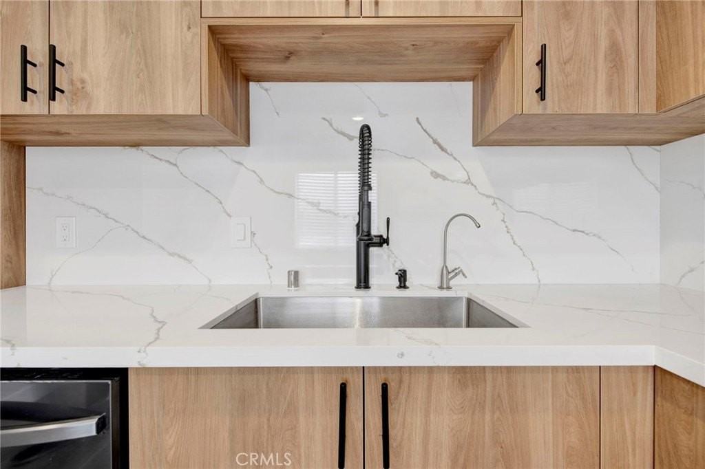 9728 Via Roma - Photo 7 of 27