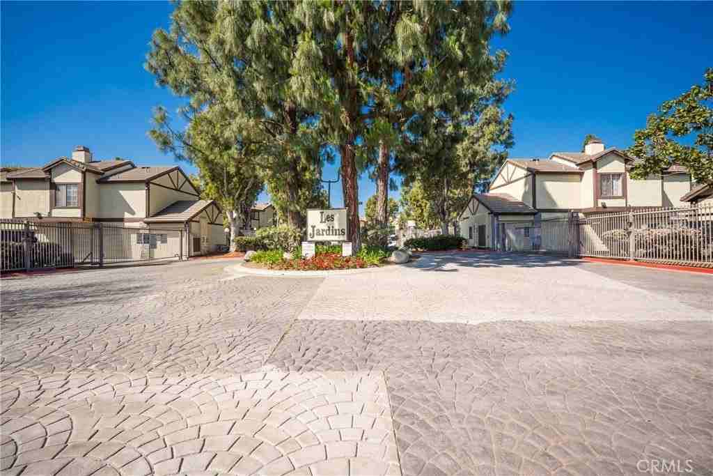 12432 Bay Hill Ct - Photo 2 of 37