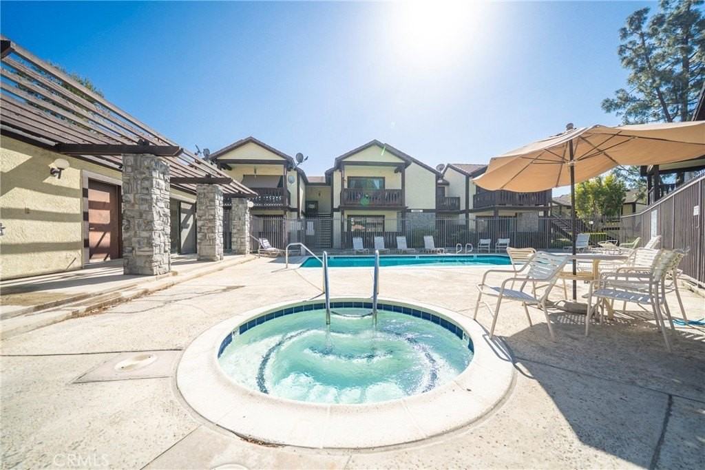 12432 Bay Hill Ct - Photo 4 of 37