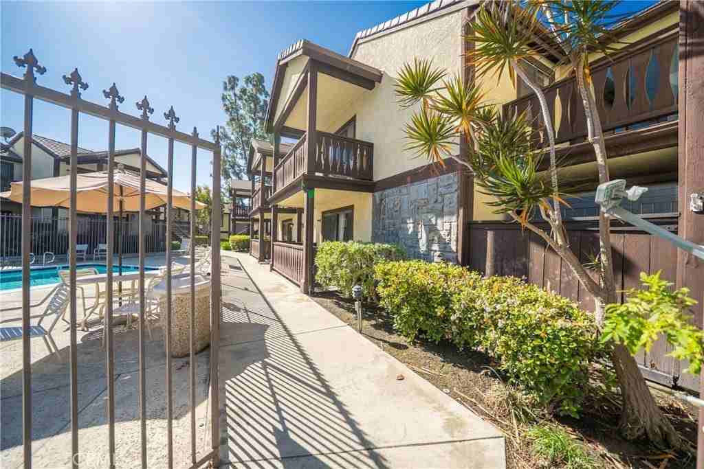 12432 Bay Hill Ct - Photo 7 of 37