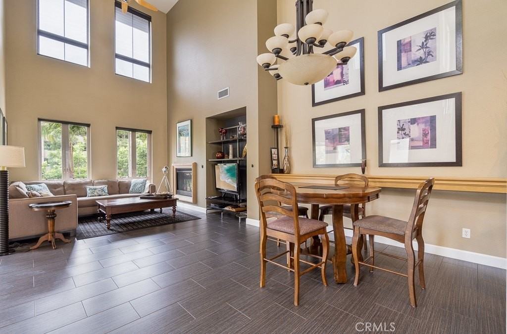 21 Vantis Dr - Photo 4 of 22