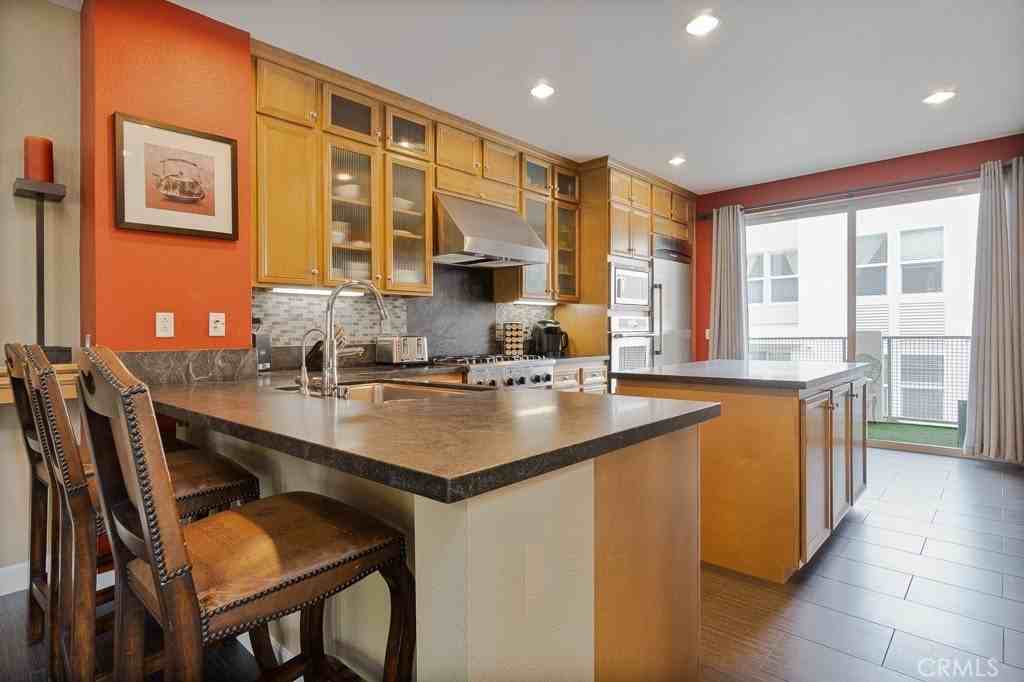 21 Vantis Dr - Photo 7 of 22