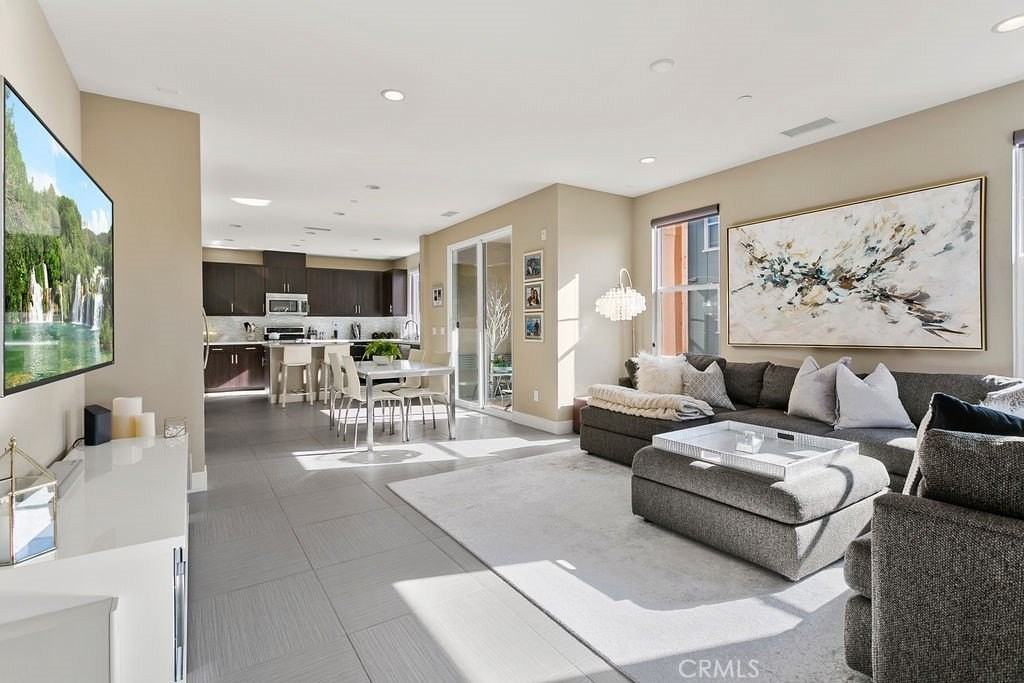 1 Empire Dr - Photo 2 of 26