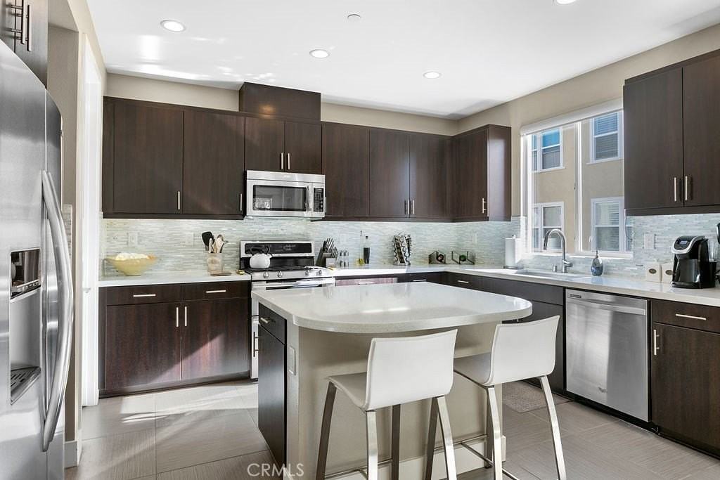 1 Empire Dr - Photo 5 of 26