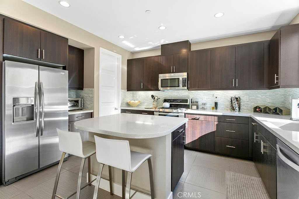 1 Empire Dr - Photo 6 of 26